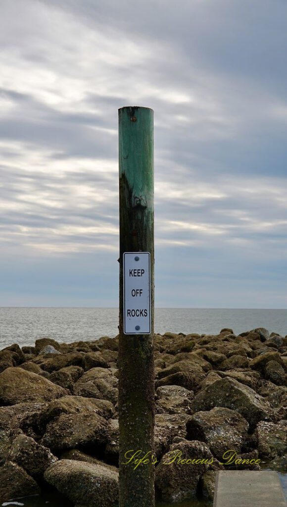 Close up of a sign reading &quot;Keep Off Rocks&quot; at Hunting Island Beach