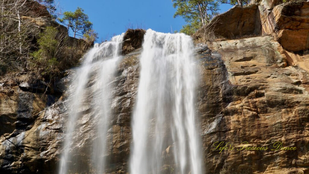 Close up of the top of Toccoa Falls spilling over the rock ledge