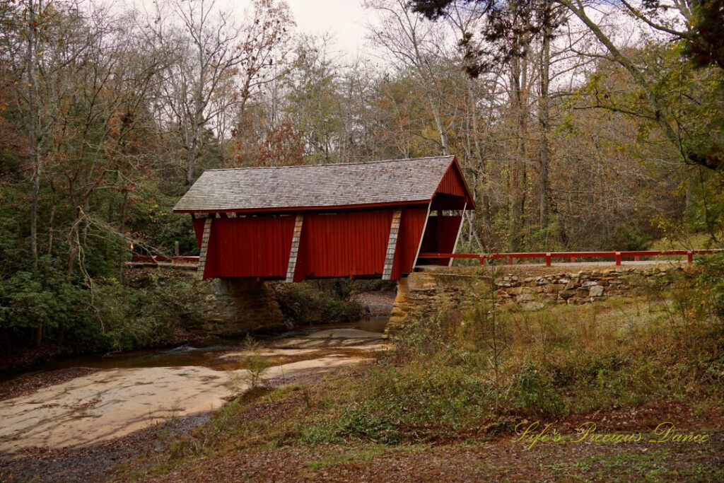 Campbell&#039;s Covered Bridge spanning the creek.